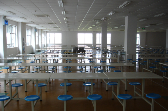 學(xué)校食堂安裝輕質(zhì)隔墻板完工后圖示1