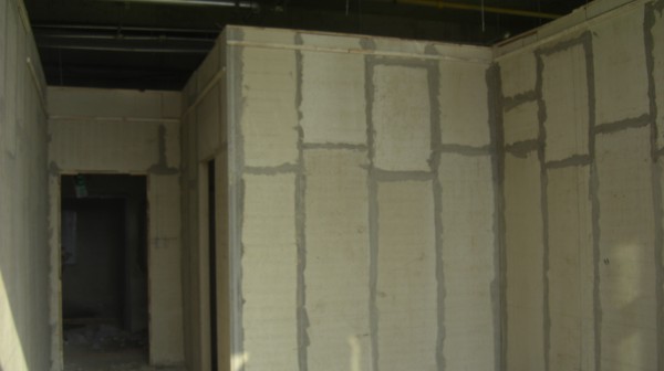 武展商務(wù)酒店內(nèi)部輕質(zhì)墻板改造現(xiàn)場二