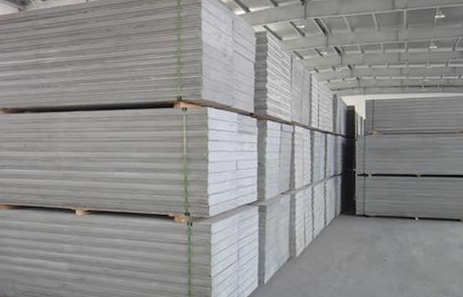 輕質(zhì)隔墻板的養(yǎng)護(hù)作業(yè)